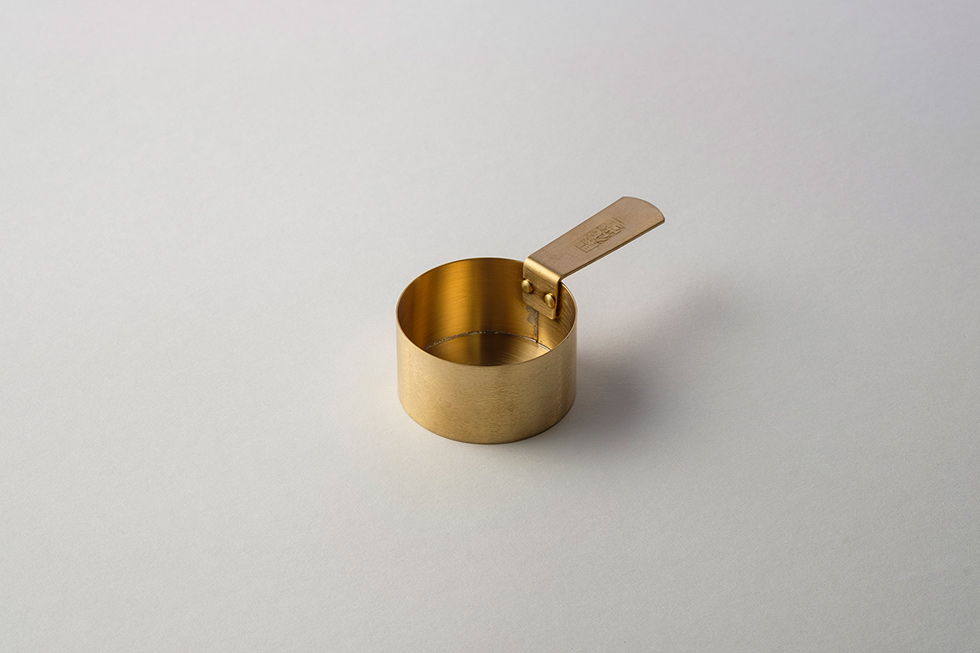 茶筒の開化堂 | Brass Coffee Grinded Wide 200g w/coffee spoon